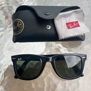 Ray-Ban Black Wayfarer Sunglasses with Green Lenses